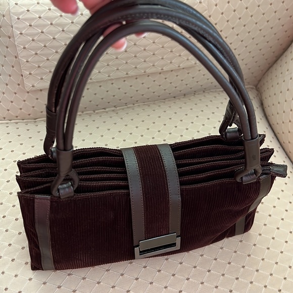 Brown corduroy handbag w/ metallic hardware - Picture 2 of 16